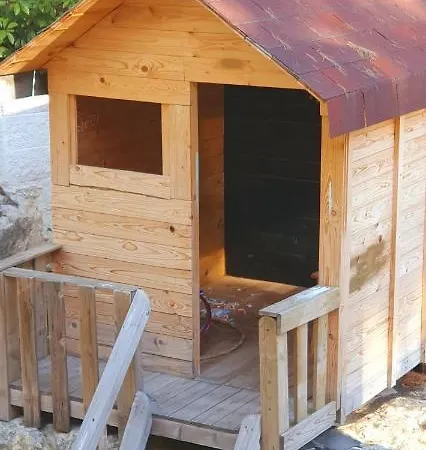 Oliver House Вилла *