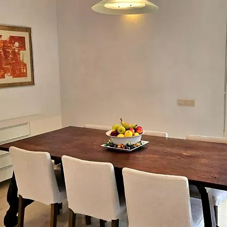 Oliver House Вилла *